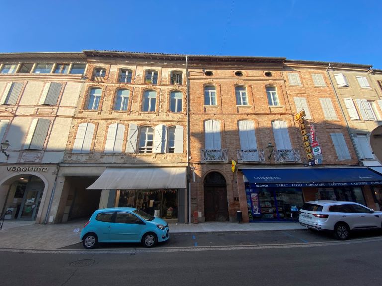 building for sale on LAVAUR (81500)