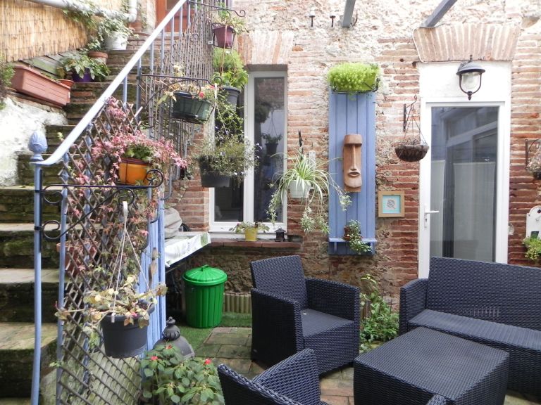 house 9 Rooms for sale on LAVAUR (81500)