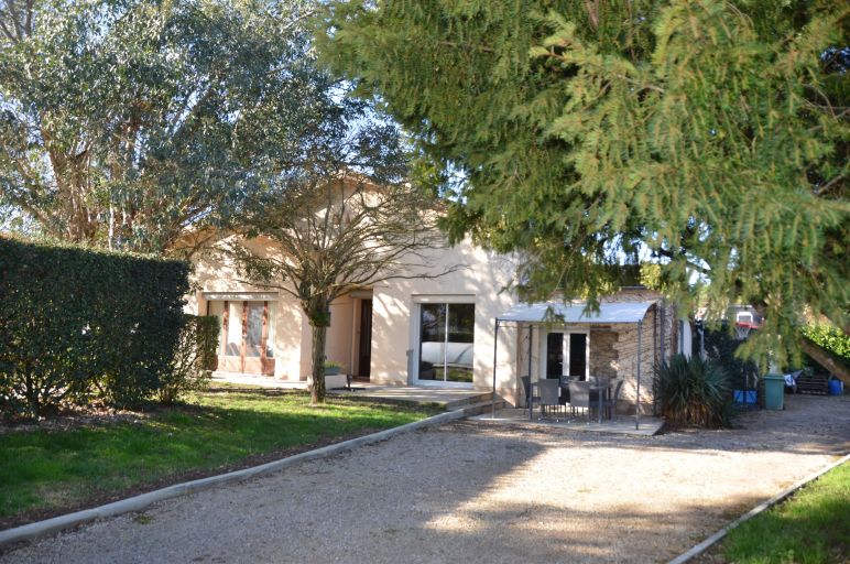 house 10 Rooms for sale on LAVAUR (81500)