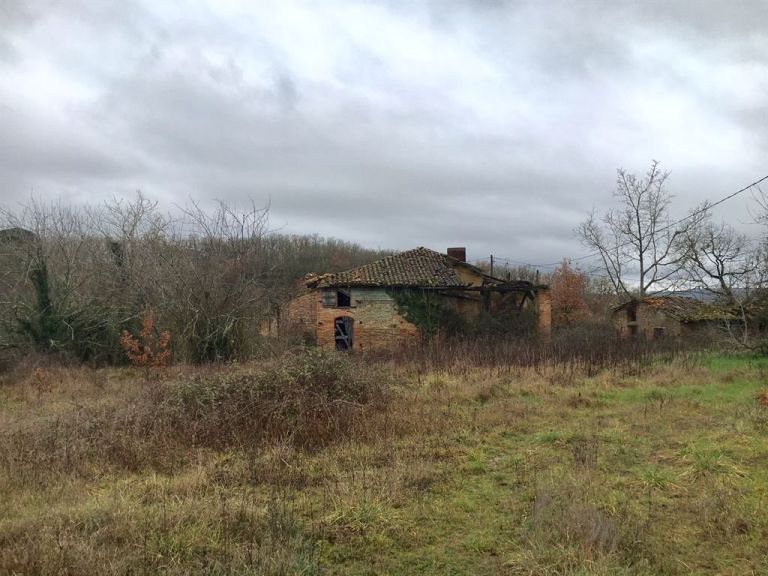 construction to be renovated 10 Rooms for sale on MONTASTRUC LA CONSEILLERE (31380)