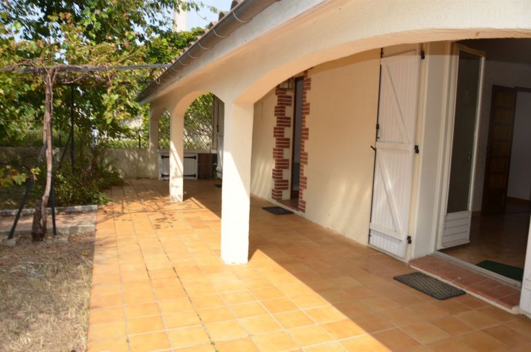 house 4 Rooms for sale on LAVAUR (81500)