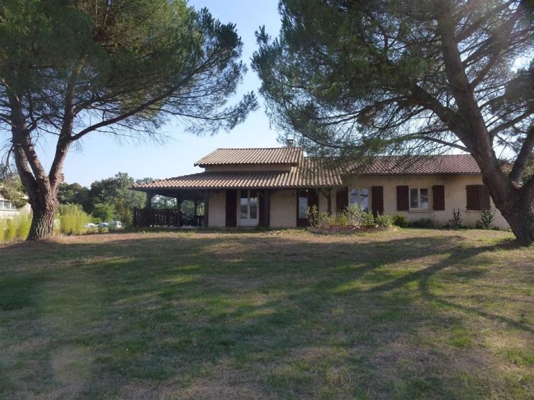 house 6 Rooms for sale on LAVAUR (81500)