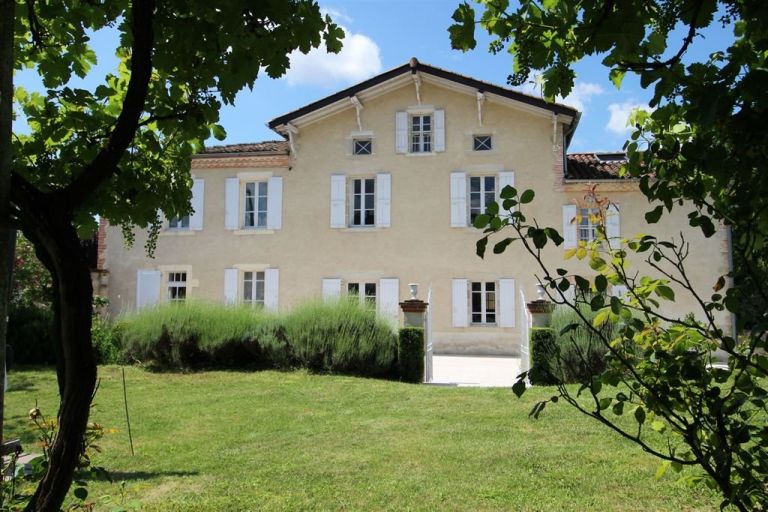 maison de maître 9 Pièces en vente sur LAVAUR (81500)