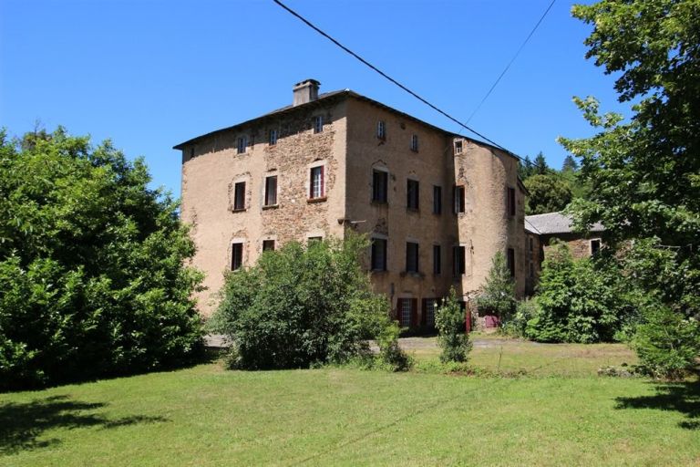 manoir 21 Pièces en vente sur BERLATS (81260)