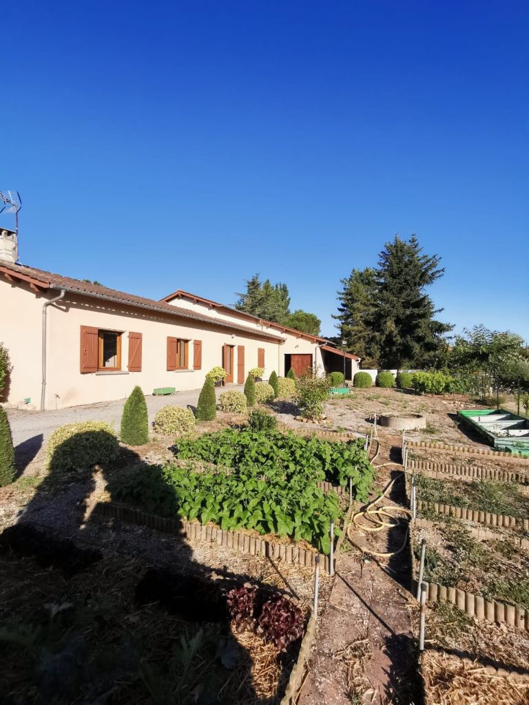 house 6 Rooms for sale on LAVAUR (81500)