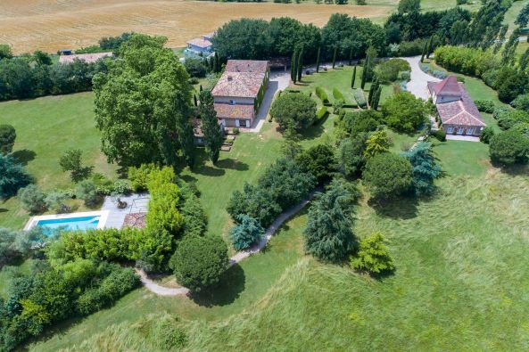 Vente Maison de maître Roquemaure 14&nbsp;Pièces 684&nbsp;m²