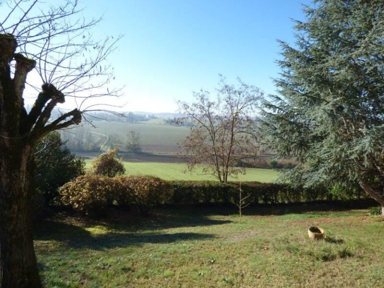 house 7 Rooms for sale on LAVAUR (81500)