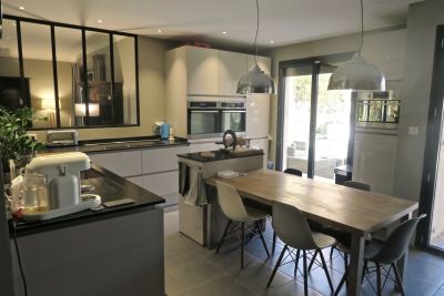 Sale Contemporary house Roquettes 7 Rooms 230 m²