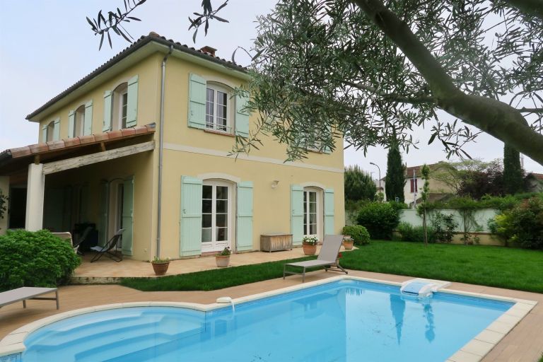 house 7 Rooms for sale on TOULOUSE (31500)