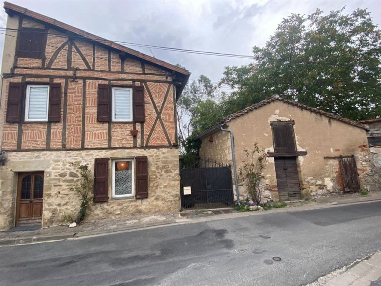 house 5 Rooms for sale on LAVAUR (81500)