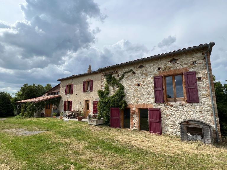 house 5 Rooms for sale on LAVAUR (81500)