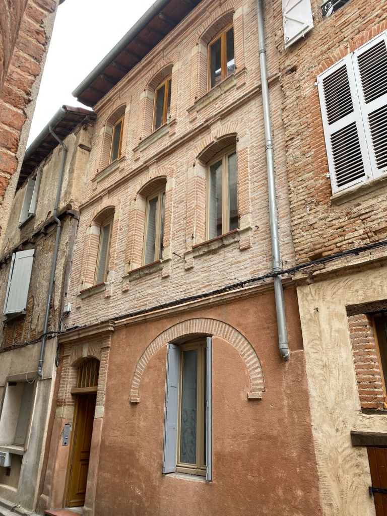 building for sale on LAVAUR (81500)