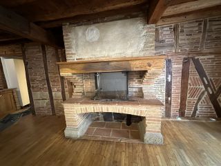 house 4 Rooms for sale on LAVAUR (81500)