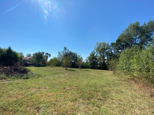 Sale Buildable land Fiac 1500 m²