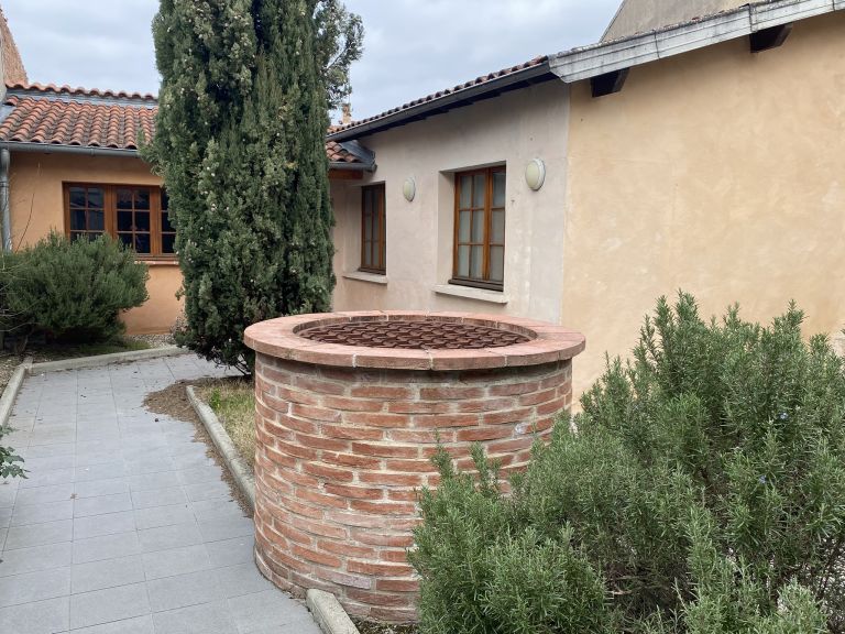 house 4 Rooms for sale on LAVAUR (81500)