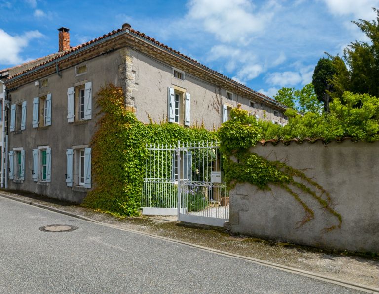 house 8 Rooms for sale on SALLES SUR L HERS (11410)