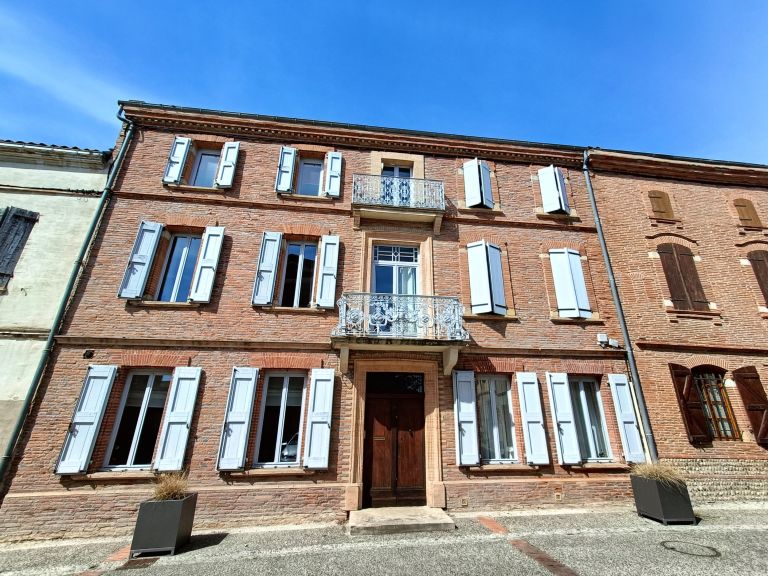 house 10 Rooms for sale on BUZET SUR TARN (31660)
