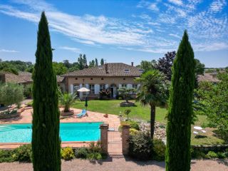 house 14 Rooms for sale on MERVILLE (31330)