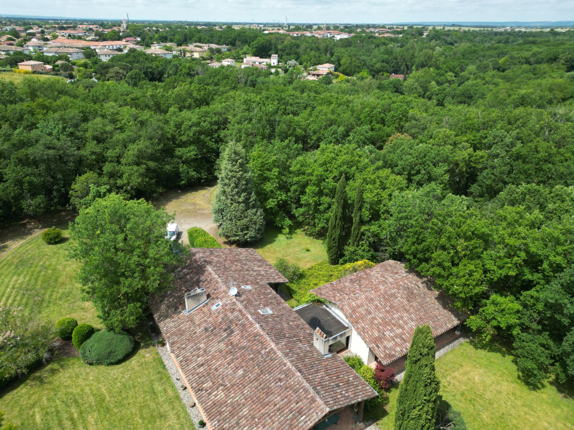 architect's house 10 Rooms for sale on MONDONVILLE (31700)