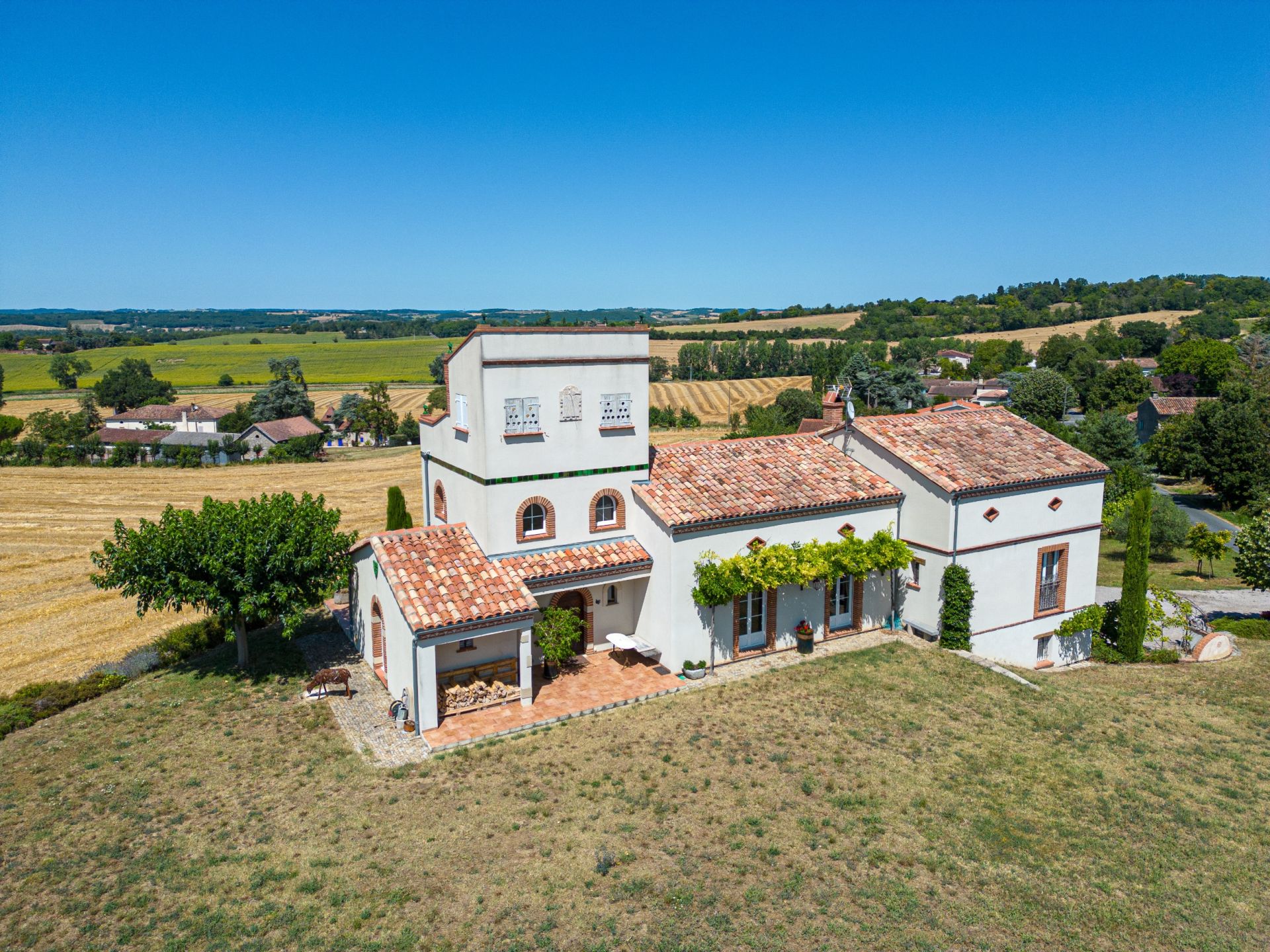 house 7 Rooms for sale on LAVAUR (81500)