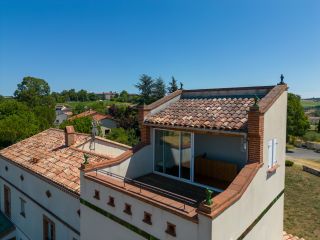 house 7 Rooms for sale on LAVAUR (81500)