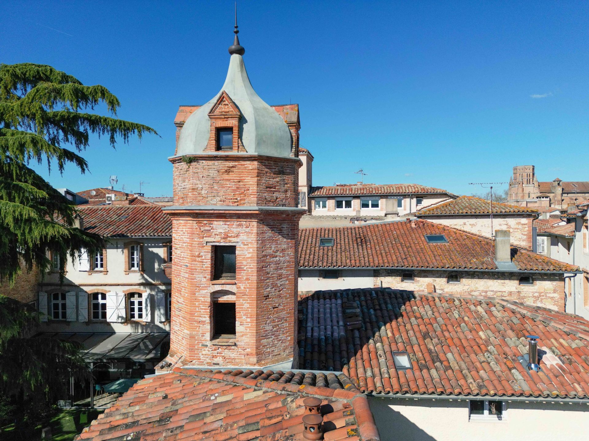 maison bourgeoise 19 Pièces en vente sur LAVAUR (81500)