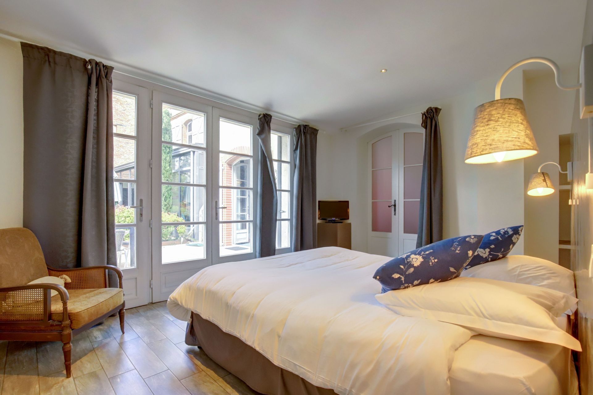 maison bourgeoise 19 Pièces en vente sur LAVAUR (81500)