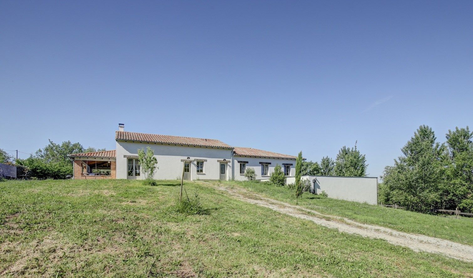 house 8 Rooms for sale on LAVAUR (81500)