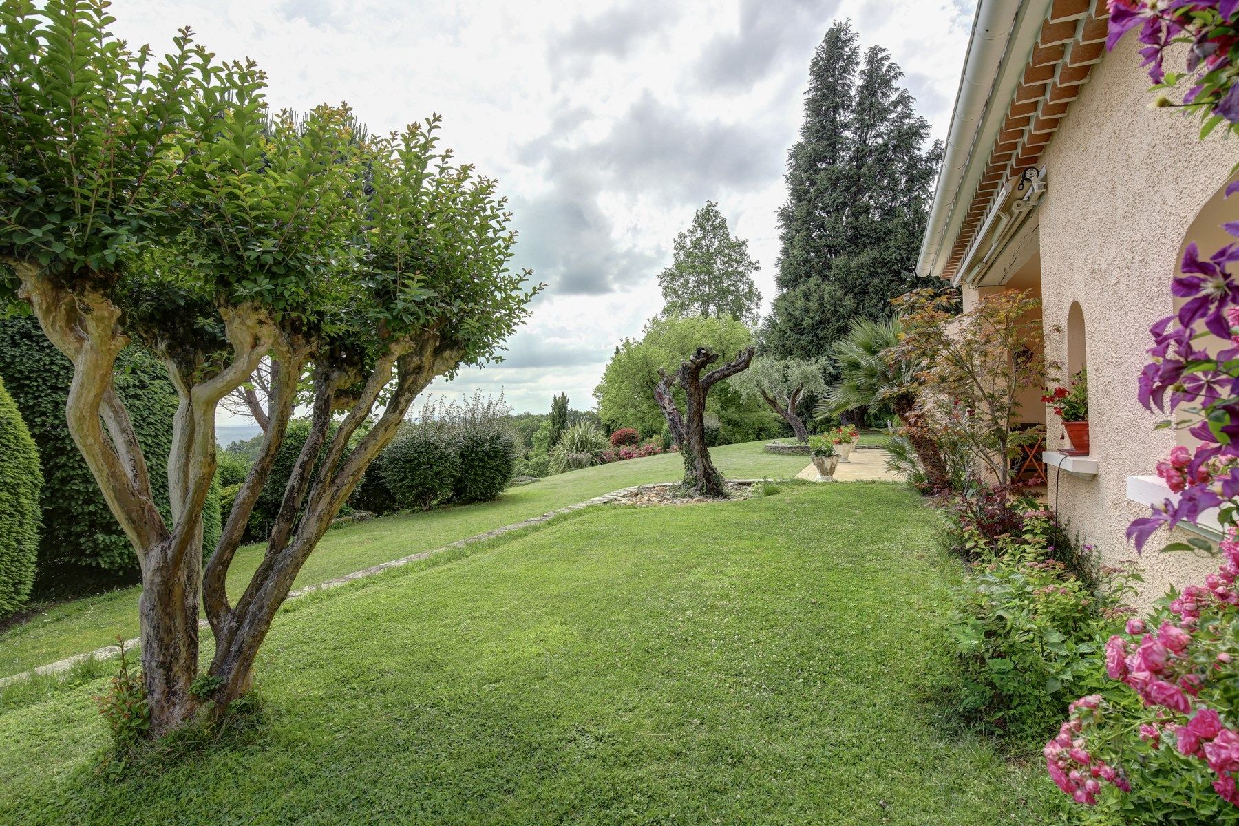 house 10 Rooms for sale on CASTRES (81100)