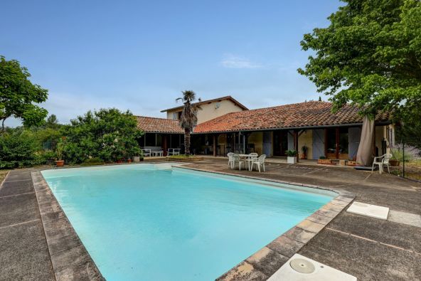 Vente Maison Giroussens 9 Pièces 307 m²