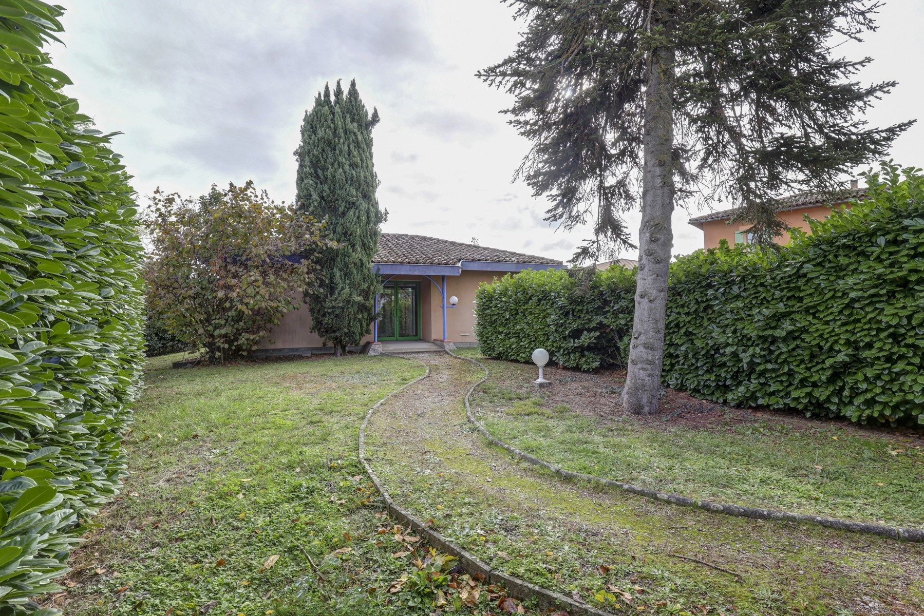 house 4 Rooms for sale on LAVAUR (81500)