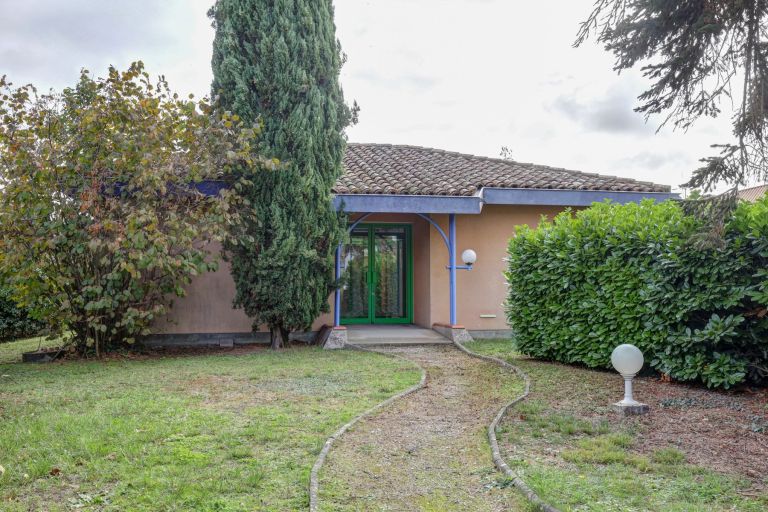 house 4 Rooms for sale on LAVAUR (81500)