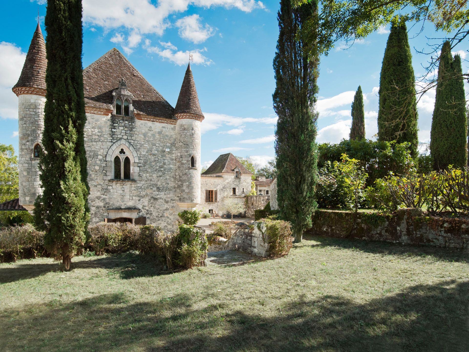 castle 12 Rooms for sale on AGEN (47000)