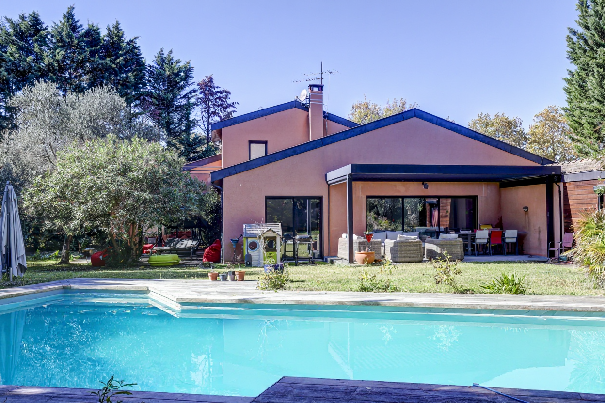 house 8 Rooms for sale on TOULOUSE (31000)