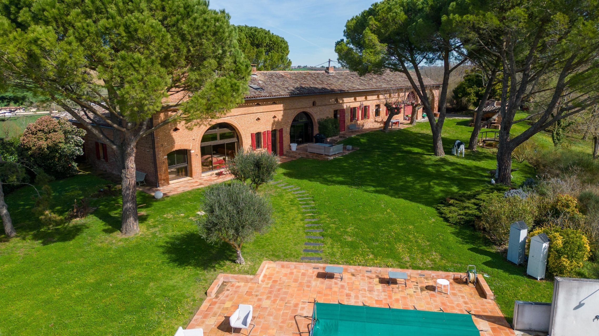 farm complex 14 Rooms for sale on VERFEIL (31590)
