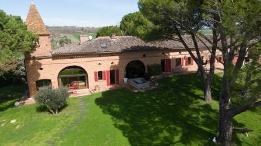 farm complex 14 Rooms for sale on VERFEIL (31590)