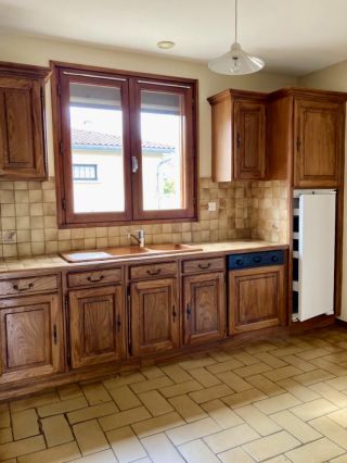 house 4 Rooms for rent on LAVAUR (81500)