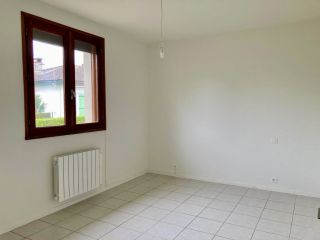 house 4 Rooms for rent on LAVAUR (81500)