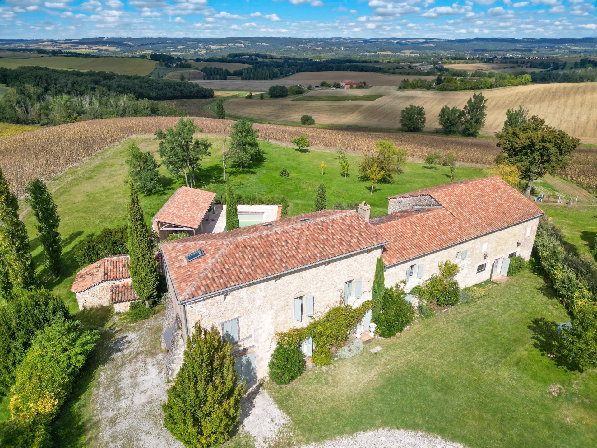 house 9 Rooms for sale on LAVAUR (81500)