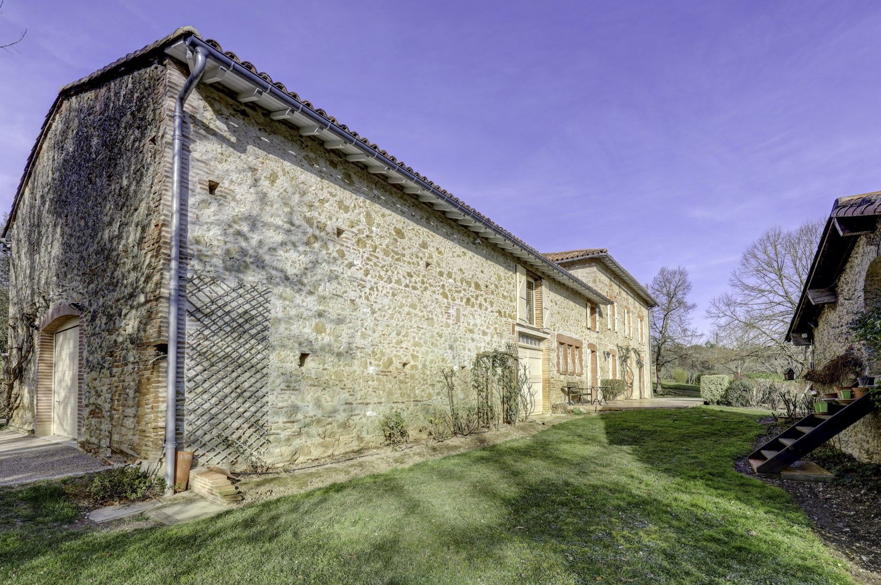 house 12 Rooms for sale on LAVAUR (81500)