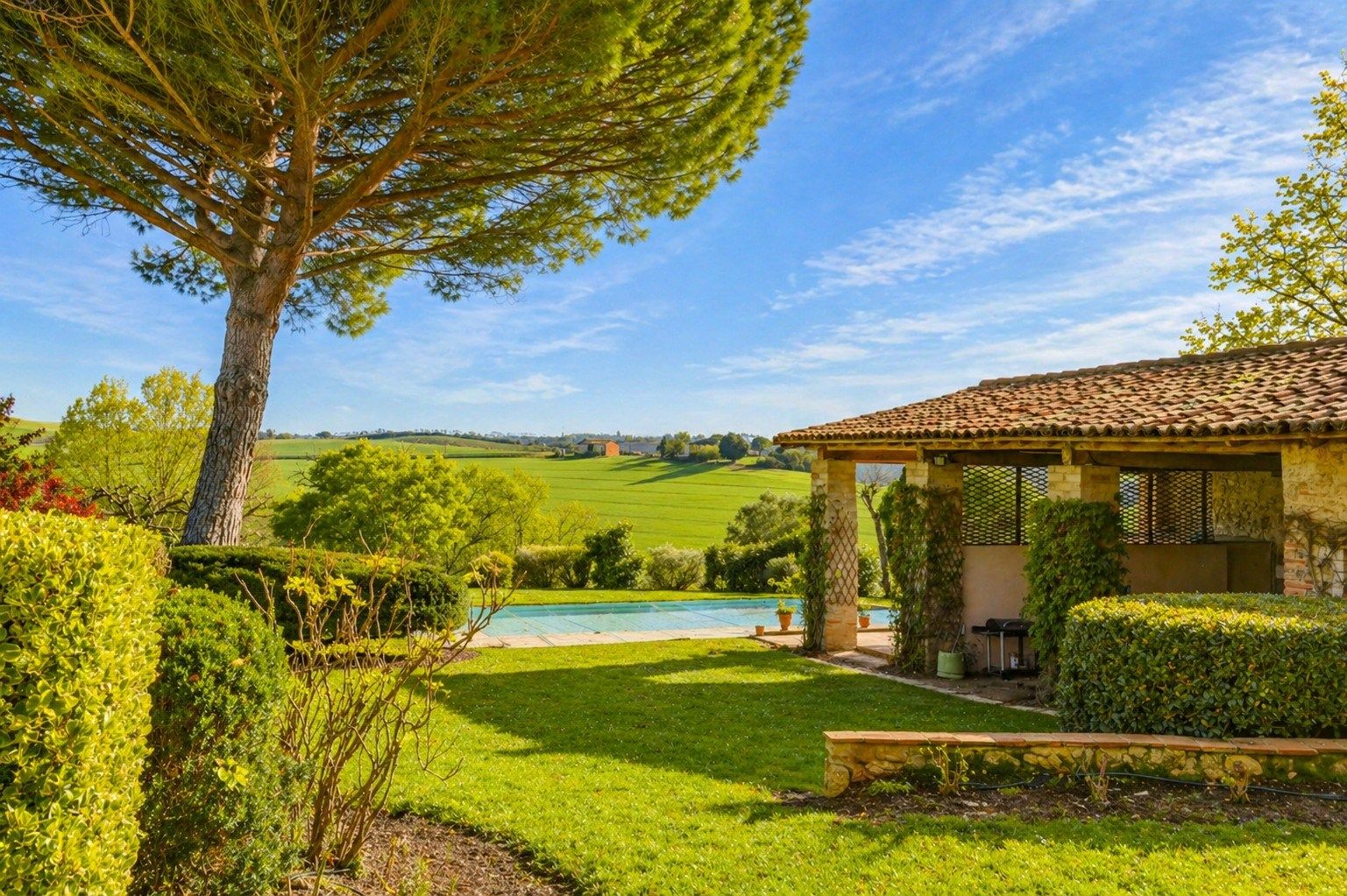 house 12 Rooms for sale on LAVAUR (81500)