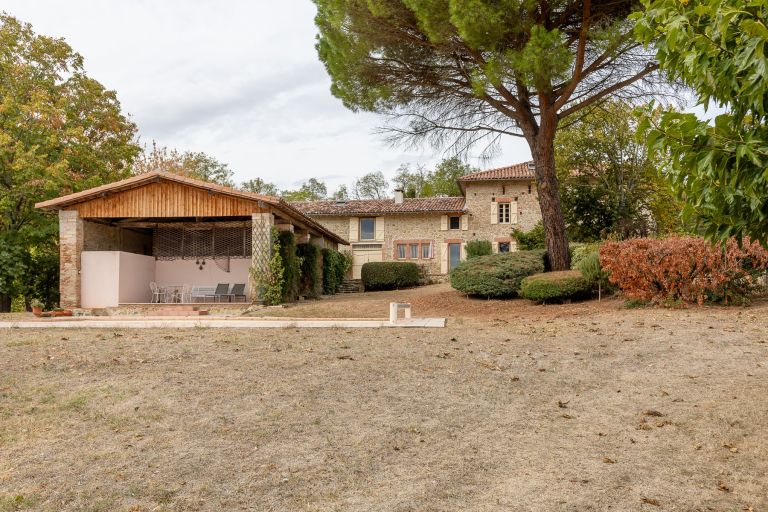 house 12 Rooms for sale on LAVAUR (81500)