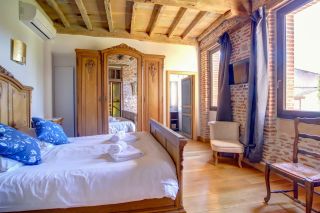 house 15 Rooms for sale on LAVAUR (81500)