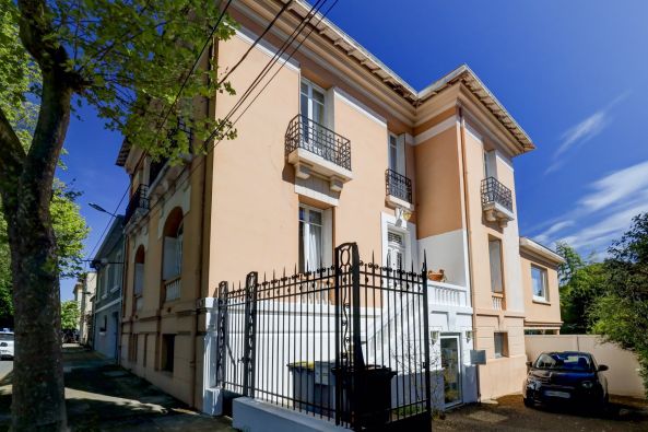 Vente Maison de ville Castres 15&nbsp;Pièces 385&nbsp;m²
