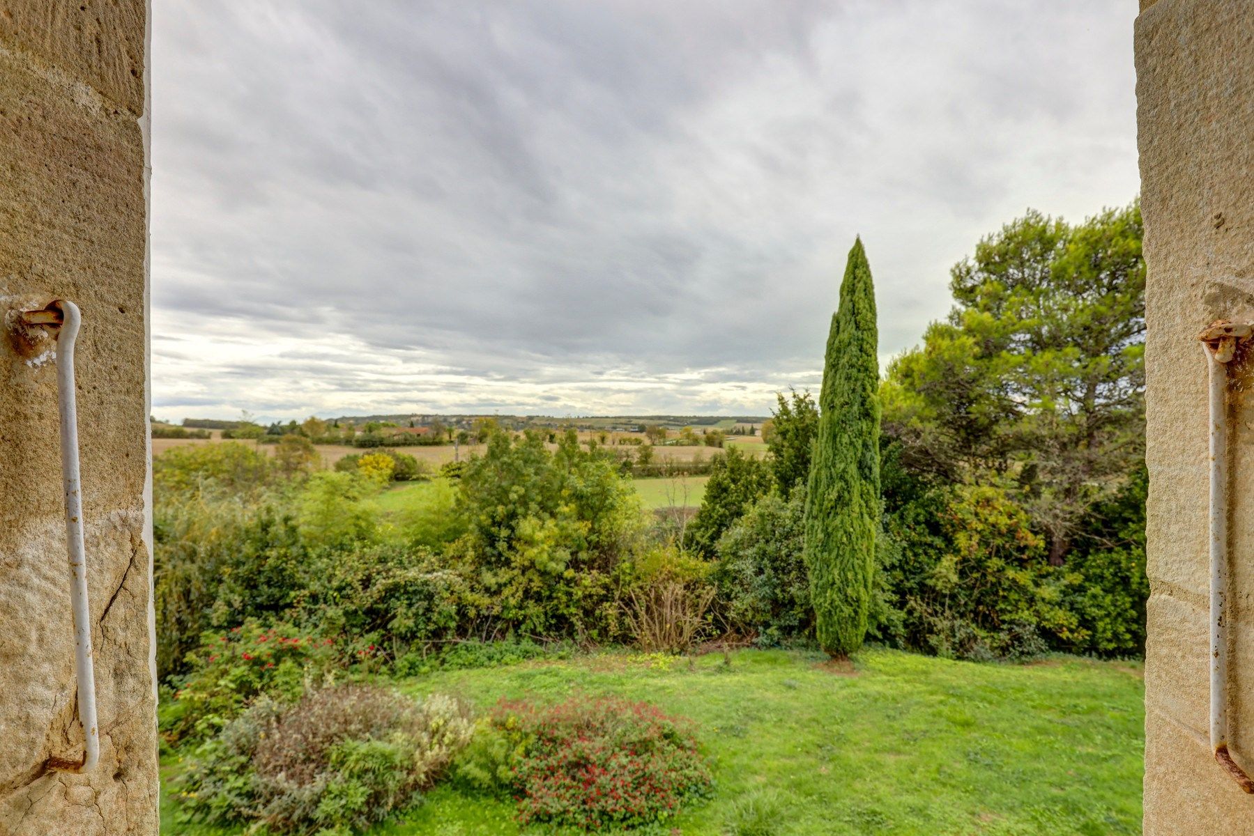 house 10 Rooms for sale on AVIGNONET LAURAGAIS (31290)