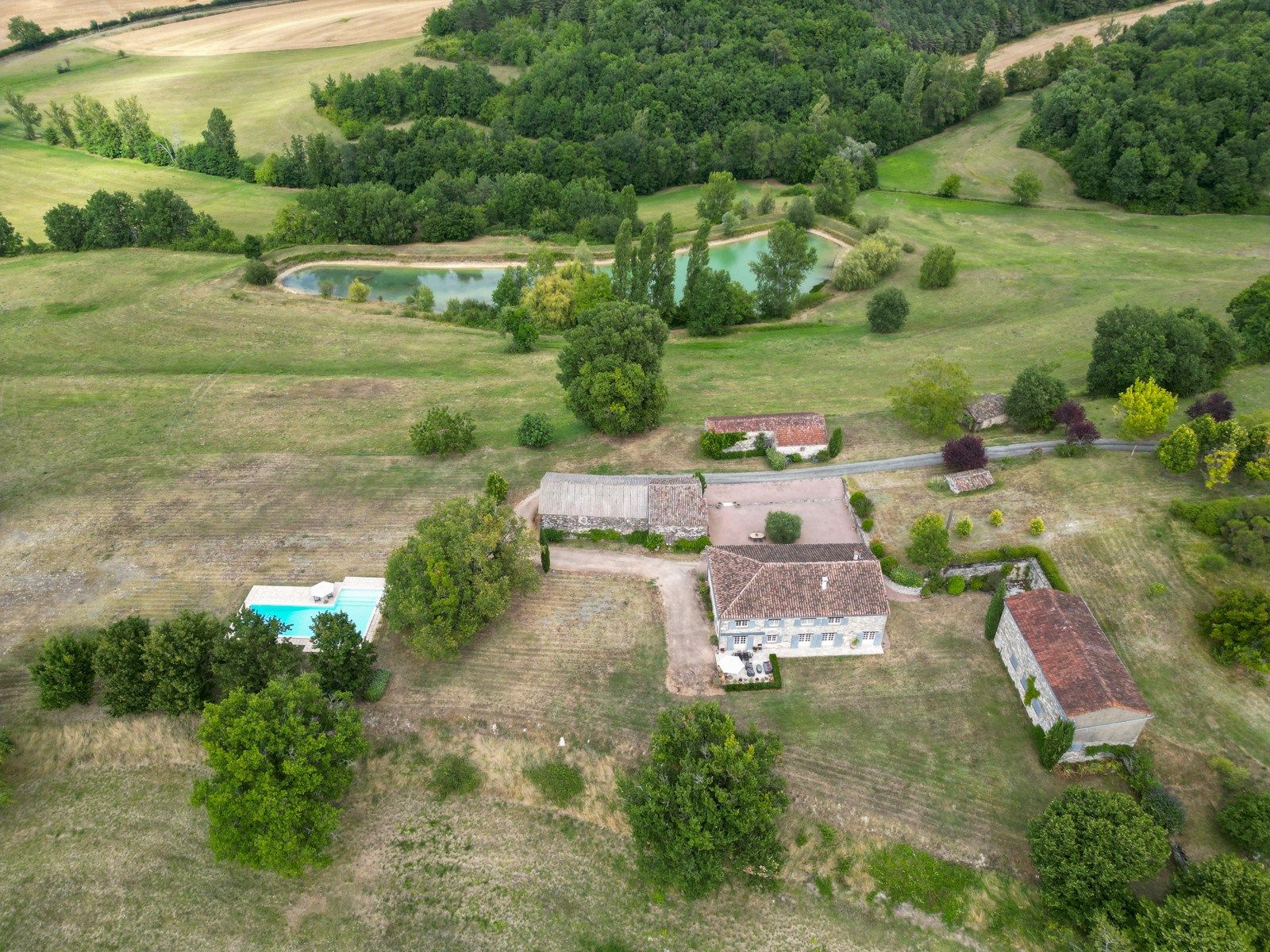 house 12 Rooms for sale on CASTELNAU DE MONTMIRAL (81140)