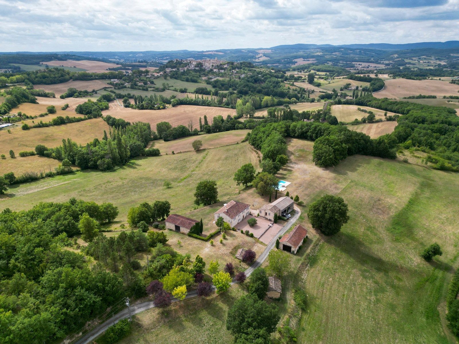 house 10 Rooms for sale on CASTELNAU DE MONTMIRAL (81140)