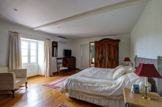 house 12 Rooms for sale on CASTELNAU DE MONTMIRAL (81140)