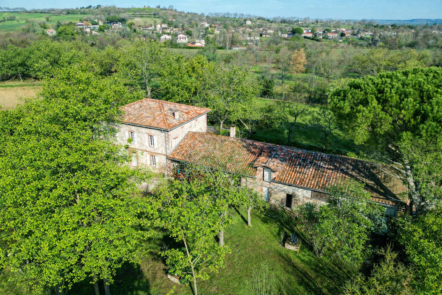 house 6 Rooms for sale on LAVAUR (81500)