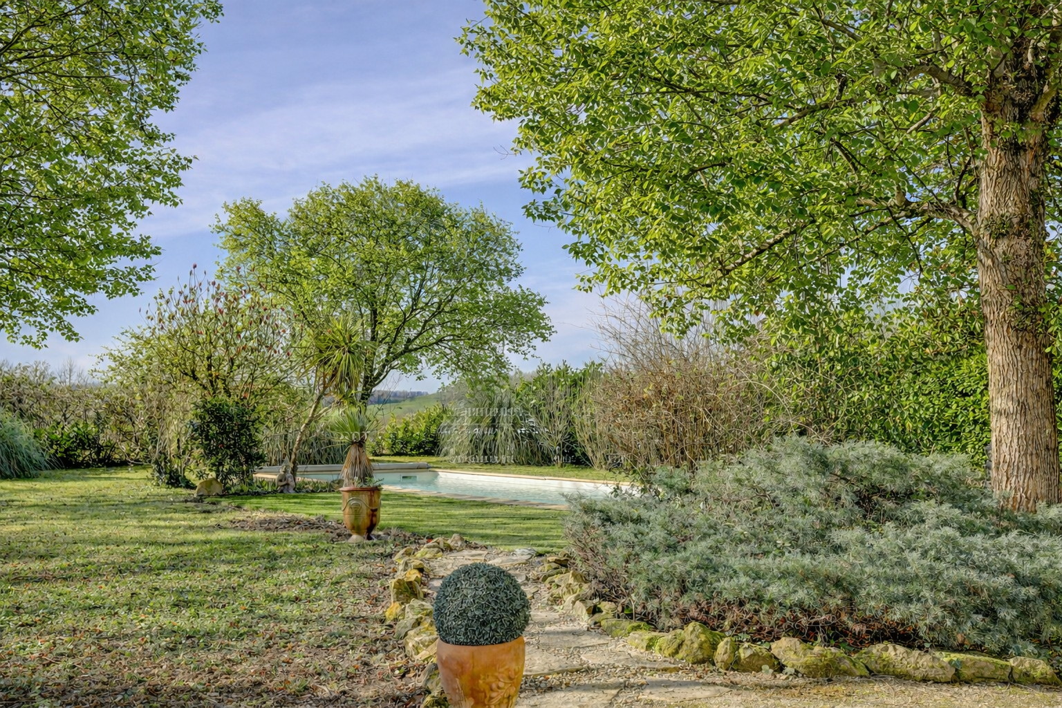 house 6 Rooms for sale on LAVAUR (81500)